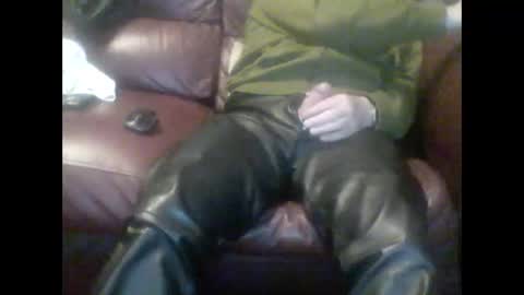 Snapshot of leatherpants68 chatting on 09/27/25, 08:58 leatherpants68 online show from 09/27/25, 08:58