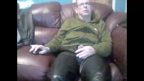 Snapshot of leatherpants68 chatting on 10/12/25, 09:03 leatherpants68 online show from 10/12/25, 09:03