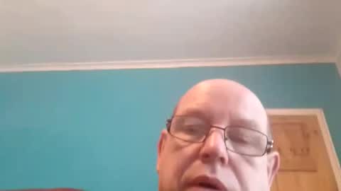 Snapshot of leatherpants68 chatting on 10/15/25, 08:25 leatherpants68 online show from 10/15/25, 08:25