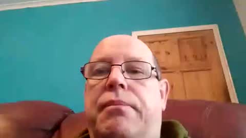 Snapshot of leatherpants68 chatting on 11/03/25, 09:21 leatherpants68 online show from 11/03/25, 09:21