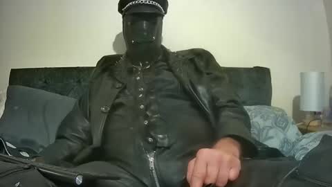 Snapshot of leathertease chatting on 12/05/24, 08:33 master or sir online show from 12/05/24, 08:33