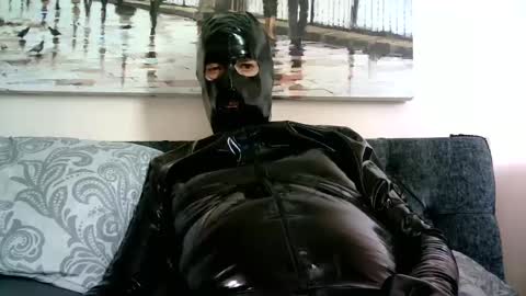 Snapshot of leathertease chatting on 01/07/25, 11:05 master or sir online show from 01/07/25, 11:05