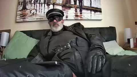 Snapshot of leathertease chatting on 02/20/25, 02:13 master or sir online show from 02/20/25, 02:13
