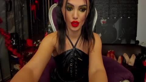Snapshot of leavonnouire chatting on 12/23/24, 05:39 Lea online show from 12/23/24, 05:39