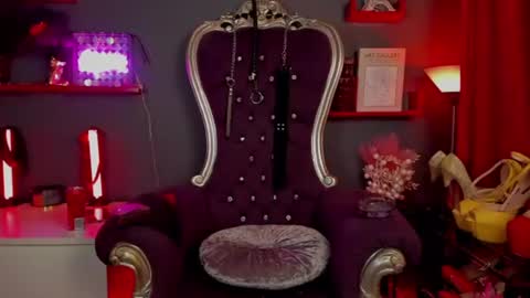 Snapshot of leavonnouire chatting on 06/15/26, 01:52 Lea online show from 06/15/26, 01:52