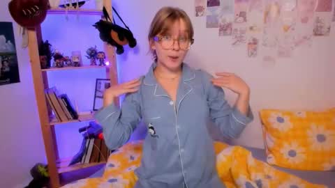 Ellie online show from 09/22/25, 08:11