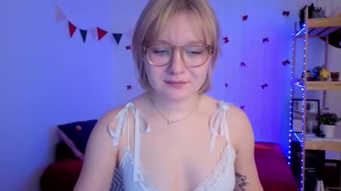 Snapshot of leazy_peasy chatting on 02/09/26, 07:12 Ellie online show from 02/09/26, 07:12