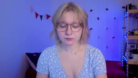 Snapshot of leazy_peasy chatting on 02/10/26, 05:55 Ellie online show from 02/10/26, 05:55
