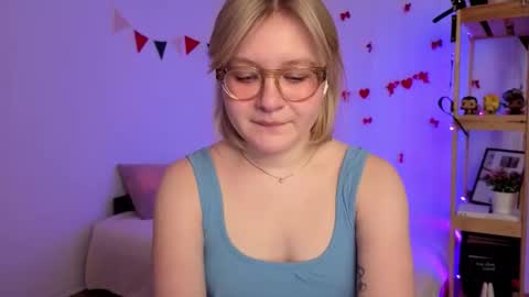 Snapshot of leazy_peasy chatting on 03/15/26, 06:52 Ellie online show from 03/15/26, 06:52