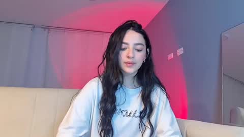 lee_mila online show from 12/12/24, 05:10