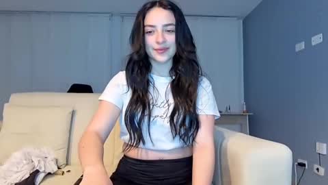 lee_mila online show from 12/20/24, 08:06