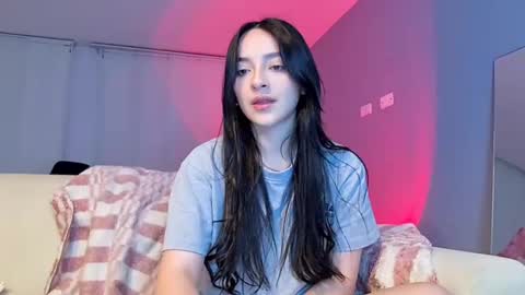 lee_mila online show from 12/22/24, 05:34
