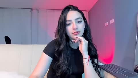 lee_mila online show from 01/10/25, 06:31
