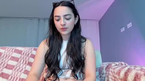 lee_mila online show from 01/25/25, 03:40