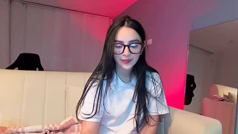 lee_mila online show from 02/01/25, 02:37