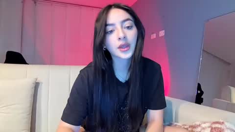 lee_mila online show from 02/05/25, 05:20