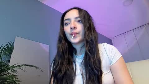 lee_mila online show from 02/23/25, 06:17