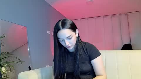 lee_mila online show from 03/10/25, 07:53
