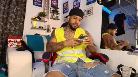 leenar_key online show from 10/27/25, 03:38