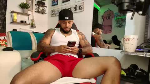 leenar_key online show from 11/18/25, 12:42