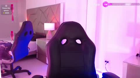 Snapshot of leethompson_ chatting on 02/19/25, 12:22 Leet online show from 02/19/25, 12:22