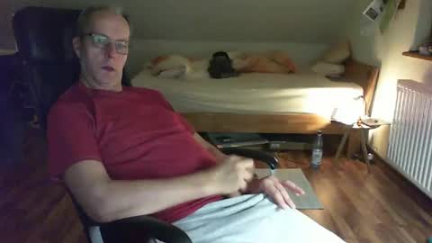 Snapshot of lefti27 chatting on 02/05/25, 11:28 Dave online show from 02/05/25, 11:28