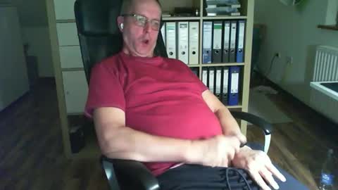 Snapshot of lefti27 chatting on 11/02/25, 10:34 Dave online show from 11/02/25, 10:34