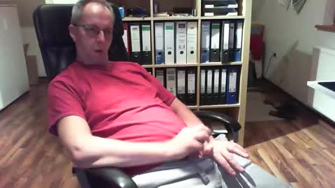 Snapshot of lefti27 chatting on 11/07/25, 03:45 Dave online show from 11/07/25, 03:45