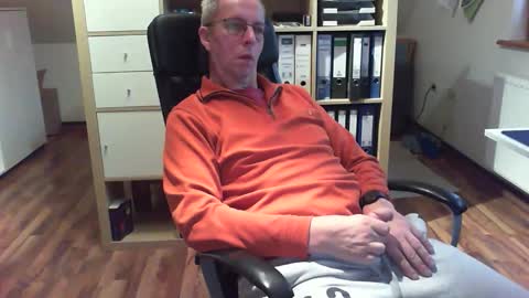 Snapshot of lefti27 chatting on 11/09/25, 01:31 Dave online show from 11/09/25, 01:31