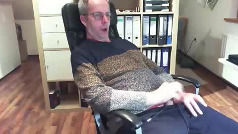 Snapshot of lefti27 chatting on 11/22/25, 09:36 Dave online show from 11/22/25, 09:36