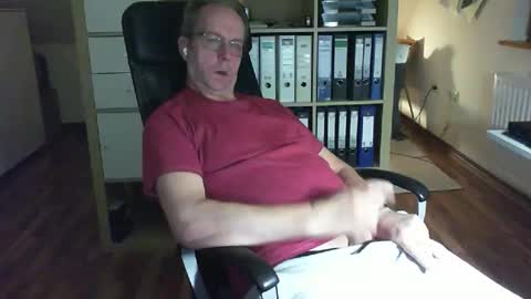 Snapshot of lefti27 chatting on 11/23/25, 11:15 Dave online show from 11/23/25, 11:15