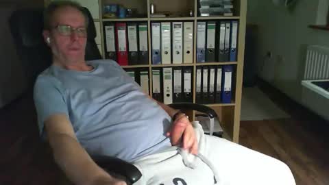 Snapshot of lefti27 chatting on 11/30/25, 11:31 Dave online show from 11/30/25, 11:31