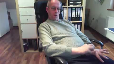 Snapshot of lefti27 chatting on 12/03/25, 12:58 Dave online show from 12/03/25, 12:58