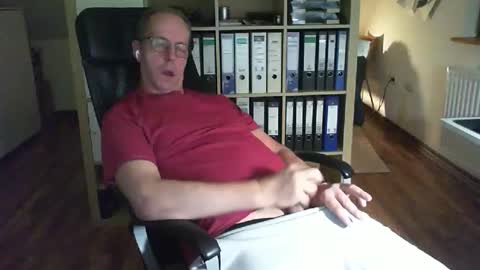 Snapshot of lefti27 chatting on 12/15/25, 12:59 Dave online show from 12/15/25, 12:59