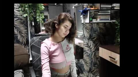 Liya online show from 09/29/25, 01:33