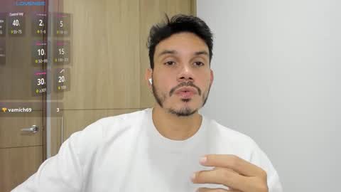 Snapshot of legolas_15 chatting on 10/18/25, 10:10 Alejandro online show from 10/18/25, 10:10