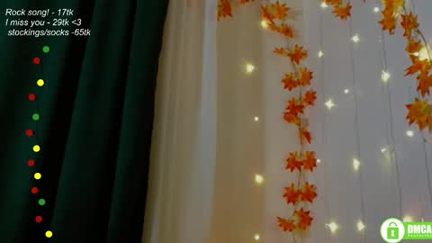 Snapshot of leia_bell chatting on 11/08/25, 08:07 hey Im Leia and I love rock online show from 11/08/25, 08:07