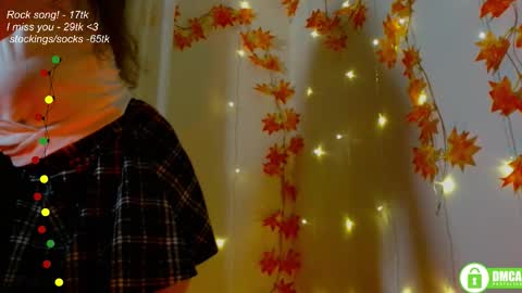 Snapshot of leia_bell chatting on 11/16/25, 08:14 hey Im Leia and I love rock online show from 11/16/25, 08:14