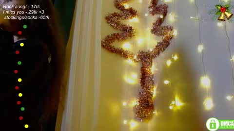 Snapshot of leia_bell chatting on 12/05/25, 08:16 hey Im Leia and I love rock online show from 12/05/25, 08:16