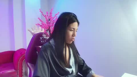 Leia.  online show from 01/04/25, 02:25