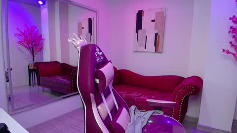 Leia.  online show from 01/16/25, 02:19