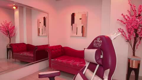 Leia.  online show from 02/28/25, 02:20