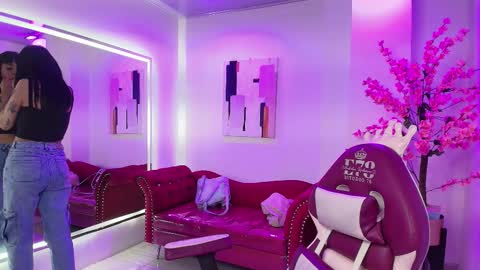 Leia.  online show from 09/29/25, 11:48