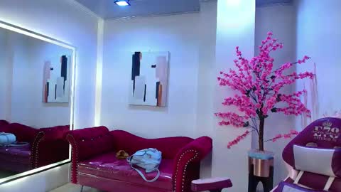 Leia.  online show from 10/14/25, 12:06