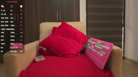 Snapshot of leiaah__ chatting on 10/30/25, 07:14 Leah online show from 10/30/25, 07:14