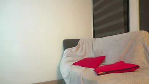 Snapshot of leiaah__ chatting on 06/04/26, 03:56 Leah online show from 06/04/26, 03:56