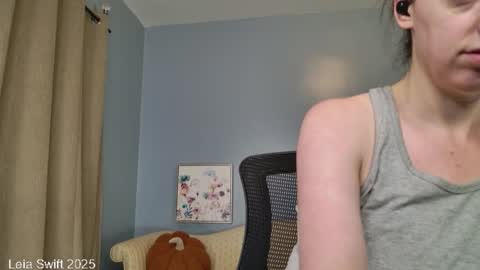 Snapshot of leiaswift chatting on 10/05/25, 09:07 Leia Swift online show from 10/05/25, 09:07