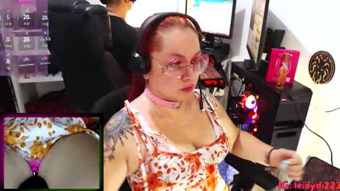 Snapshot of leidycrstnch21 chatting on 10/15/25, 02:06 LeidyDi223 online show from 10/15/25, 02:06
