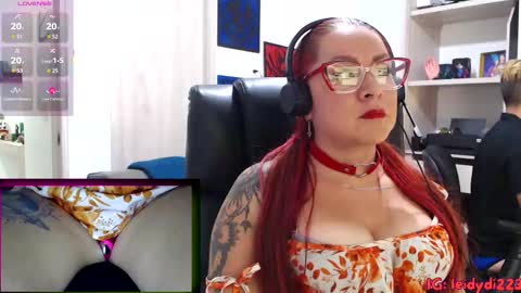 Snapshot of leidycrstnch21 chatting on 10/22/25, 12:33 LeidyDi223 online show from 10/22/25, 12:33