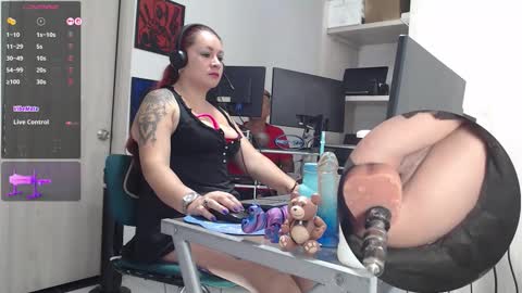 Snapshot of leidycrstnch21 chatting on 11/20/25, 02:34 LeidyDi223 online show from 11/20/25, 02:34